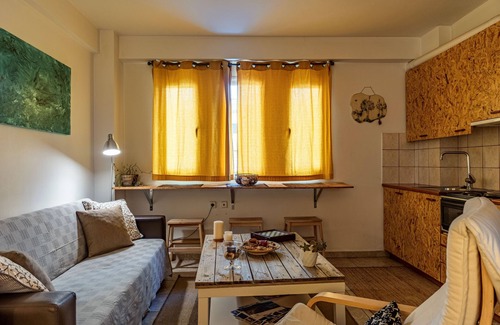 Kalamata Apartment | Downtown Yellow Studio - Central Secret Nest