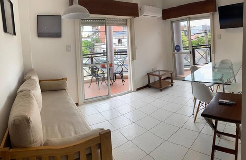 Corrientes Apartment | Dpto muy luminoso en el centro.