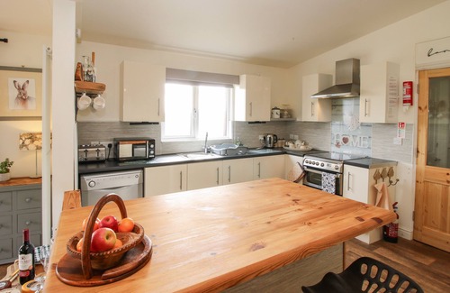 Halfway House Cottage | DRAGONFLY LODGE, pet friendly, with a garden in Minsterley