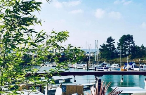 Emsworth Apartment | 'Drake' a luxurious yurt with harbour & sea views