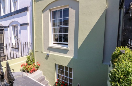 Plymouth Cottage | Drake's Retreat