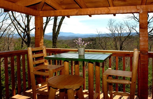 Sevierville Cabin | dream catcher. Beautiful Mountain Veiws and Real Log Cabin Charm!