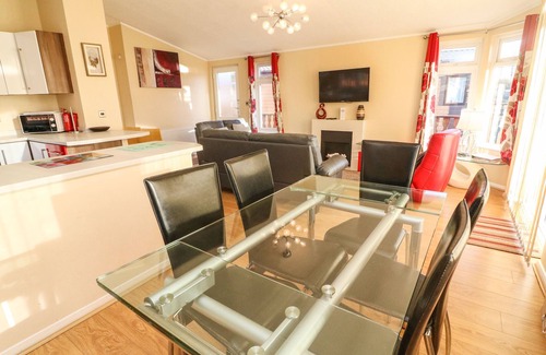 Yealand Conyers Cottage | DREAM CATCHER LODGE, family friendly, with hot tub in Carnforth