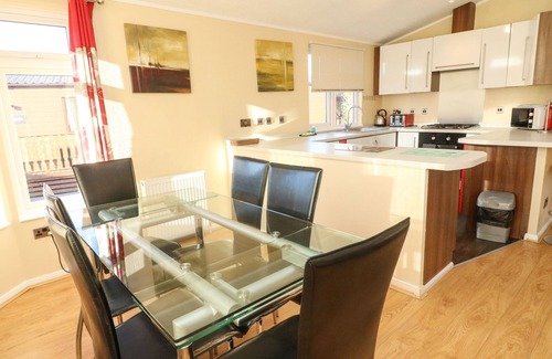 Yealand Conyers Cottage | DREAM CATCHER LODGE, family friendly, with hot tub in Carnforth