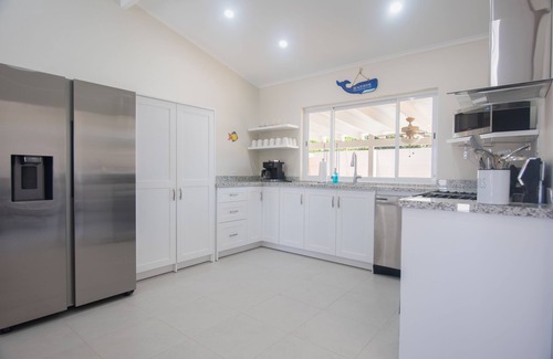 Palm Beach Villa | Dream Getaway in Palm Beach - pool, walk to beach, nightlife & restaurants.