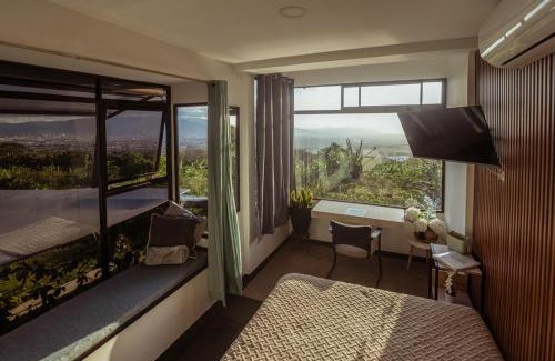 Roble House | Dream Homes Vacaciones Heredia - 8 miles Airport