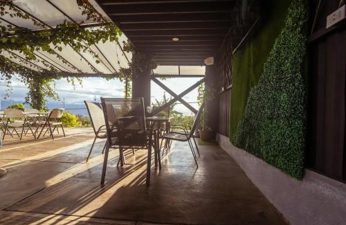 Roble House | Dream Homes Vacaciones Heredia - 8 miles Airport