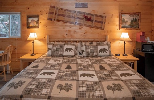 Estes Park Hotel | Dream River Front Suites R1