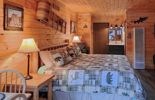 Estes Park Hotel | Dream River Front Suites R1