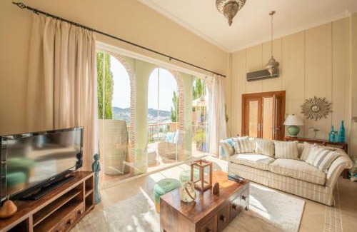 Almunecar Villa | Dream Stay! 15 Guests, Big Pool with Heating Option at Extra Cost, Sea view!