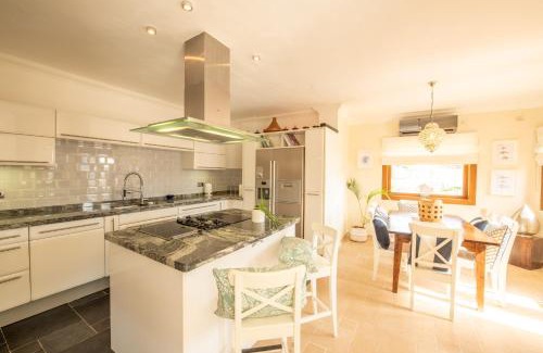 Almunecar Villa | Dream Stay! 15 Guests, Big Pool with Heating Option at Extra Cost, Sea view!