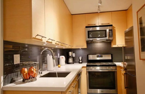 Central Lonsdale House | Dream Suite in Central Lonsdale - spacious basement suite sleeps 6!