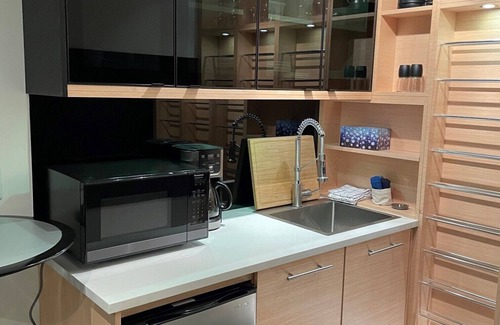 Central Lonsdale House | Dream Suite in Central Lonsdale - spacious basement suite sleeps 6!