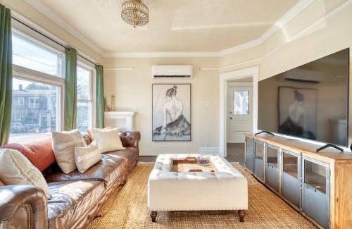 Kerns House | Dream Two-Bedroom in Laurelhurst - 97 WalkScore