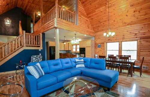 Stevensville House | Dream Vacation Home on 2 acres w/hot tub - Close to beaches & wineries