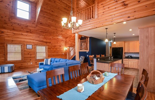 Stevensville House | Dream Vacation Home on 2 acres w/hot tub - Close to beaches & wineries