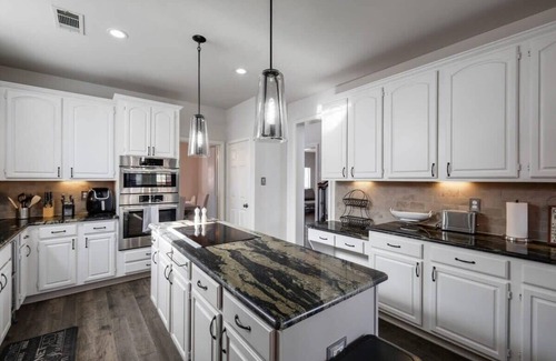 Plano House | Dream Vacay in Central Plano - Pool & Grill