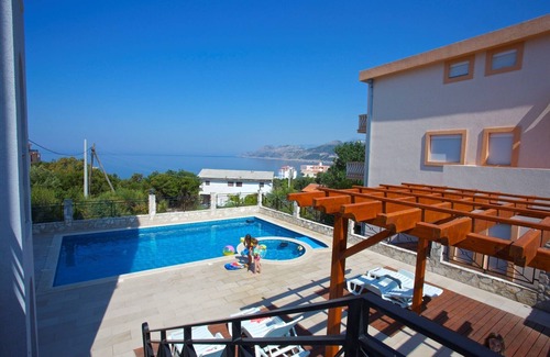 Bar Apartment | Dream villa with pool, a few steps from the sea, peace and privacy