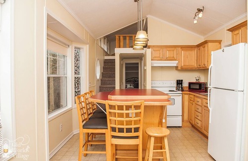 Maryland Cottage | Dreams Park/All Star Getaway! Cottage #2- Old World Village