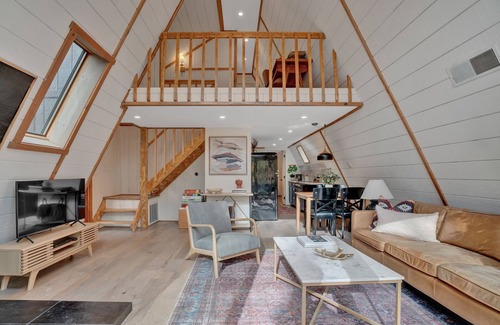 Berkeley Springs Cabin | Dreamtime - Modern A-frame Cabin w/Hot tub