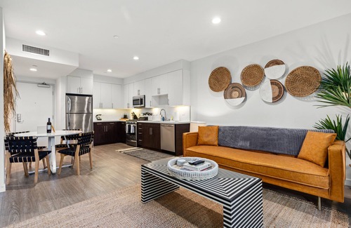 Carthay Circle Condo | Dreamy Bohemian Hideaway in LA