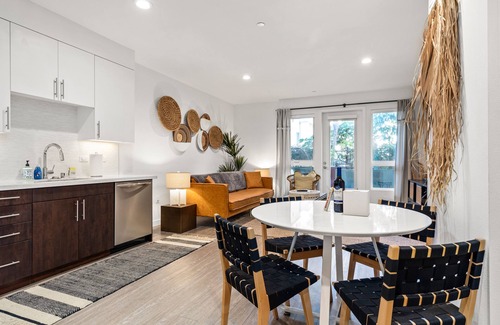 Carthay Circle Condo | Dreamy Bohemian Hideaway in LA
