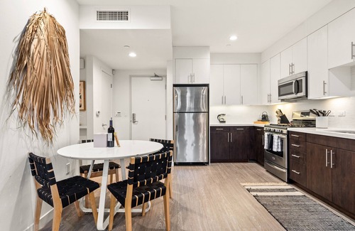 Carthay Circle Condo | Dreamy Bohemian Hideaway in LA