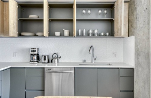 City West Apartment | Dreamy Downtown 1BR w/Pool, Gym & W/D near Staples Center, by Blueground