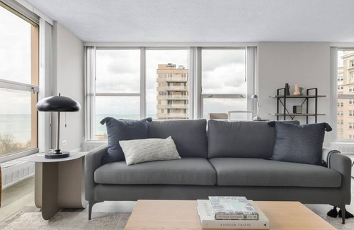 Edgewater Beach Apartment | Dreamy Edgewater 3BR w/ Gym, Deck & Lounge, 5 blocks to L, by Blueground