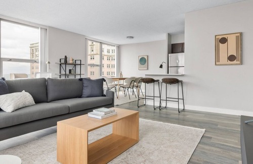 Edgewater Beach Apartment | Dreamy Edgewater 3BR w/ Gym, Deck & Lounge, 5 blocks to L, by Blueground