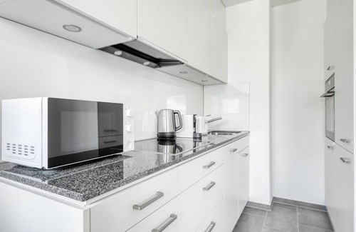 Iselin Apartment | Dreamy Iselin 2 Room w/Storage, 1min to Local Market, by Blueground