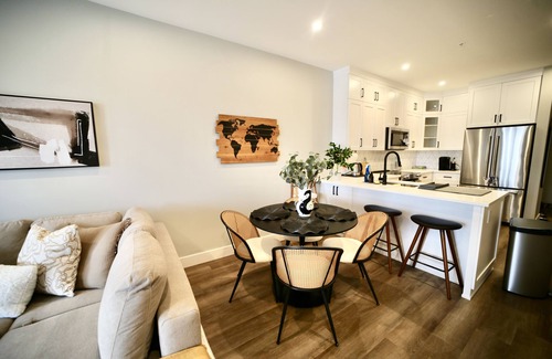 Harrison Hot Springs Apartment | Dreamy Panoramic Lakeview - New 1BR + Den: Hotsprings Nest