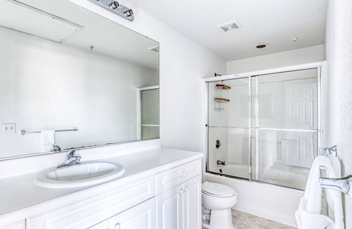 South San Jose Apartment | Dreamy San Jose 2BR w/Gym, Pool, W/D, near highways + VTA, by Blueground