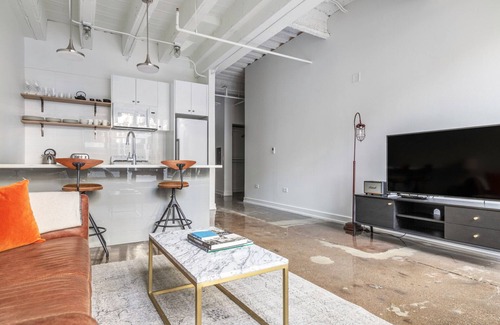 Uptown Apartment | Dreamy Uptown 1BR w/Gym, Rooftop Pool, 2 blocks to L, by Blueground
