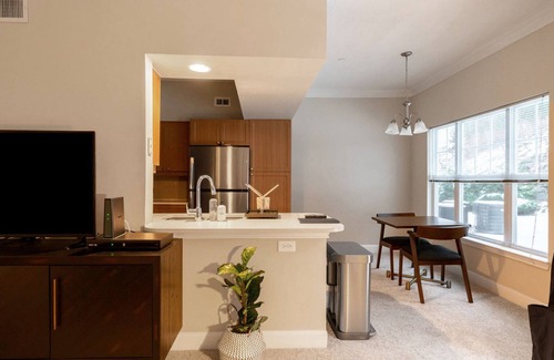 Waltham Apartment | Dreamy Waltham 1BR w/Gym & W/D, nr Shops & Groceries, by Blueground