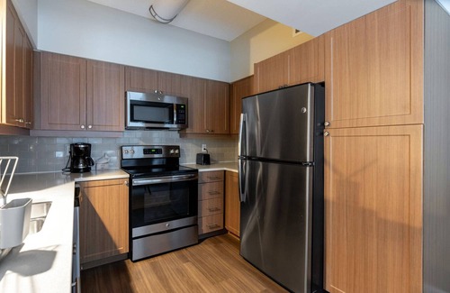 Waltham Apartment | Dreamy Waltham 1BR w/Gym & W/D, nr Shops & Groceries, by Blueground