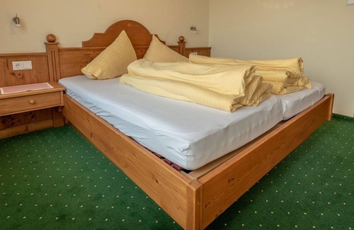 Groebming House | Dreibettzimmer, Dusche, WC - S'wirtshaus Gröbming