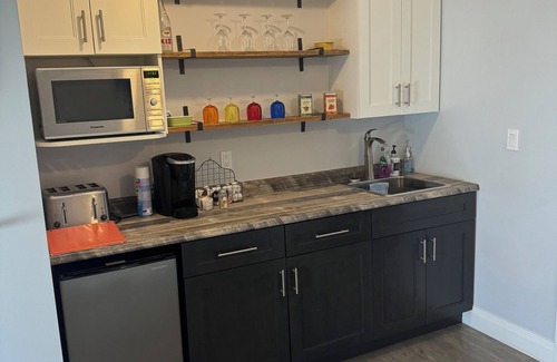 Rodney Apartment | Dresden Marigold suites- Suite 2