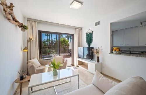 Castillo de Sabinillas Apartment | Driftwood Escape - Puerto de la Duquesa