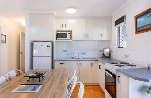 Yeppoon Apartment | Driftwood on the Beach - Sea View Unit 10