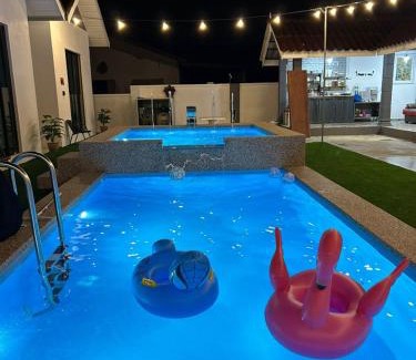 Kerteh House | Dtamu Mama Roomstay w Pool and Wifi