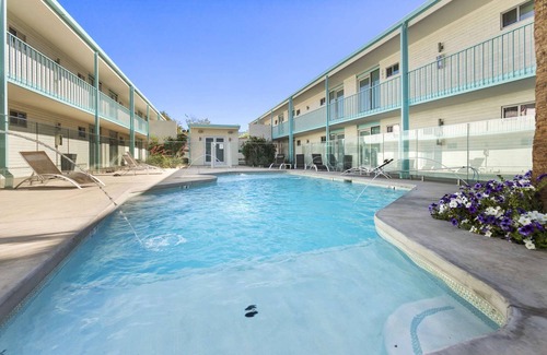 Roosevelt Condo | DTPH Mid Century Studio w/Pool & Parking