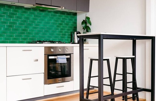 Windsor Apartment | Dual-Level St Kilda Apartment with parking