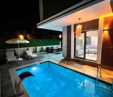 Kargıpınarı Villa | Dubleks Özel Havuzlu Teraslı Lüks Villa