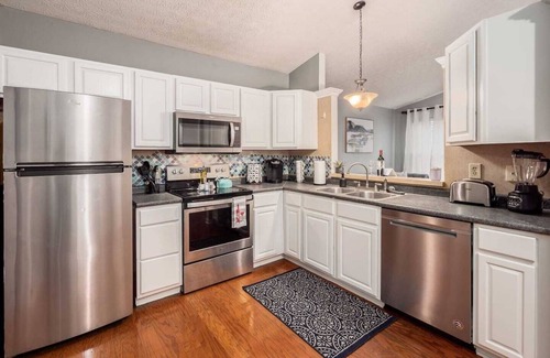 Riverside House | DUBLIN GETAWAY - NEAR COLUMBUS!