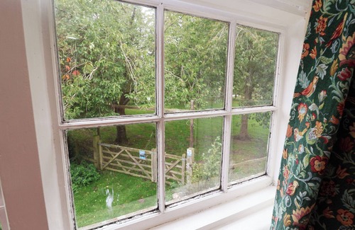 Woodbridge Cottage | DUCHESS COTTAGE, family friendly, with a garden in Wickham Market