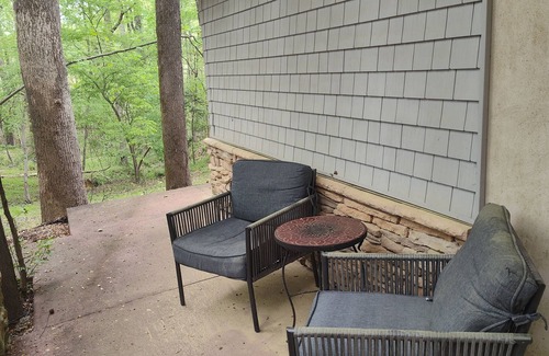 Durham Cottage | Duke Forest Hideaway