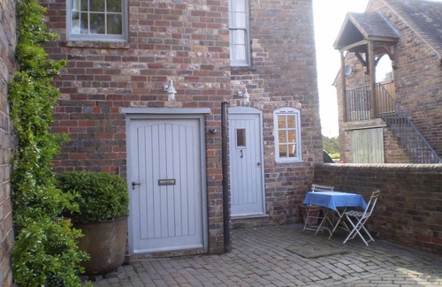 Bridgnorth Apartment | Duken Courtyard Cottage self catering holiday cottage in glorious countryside