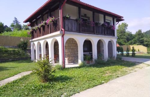 Mladenovac House | Dunavski konaci