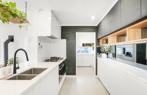 Duncraig House | Duncraig Dream with Pool and Alfresco BBQ